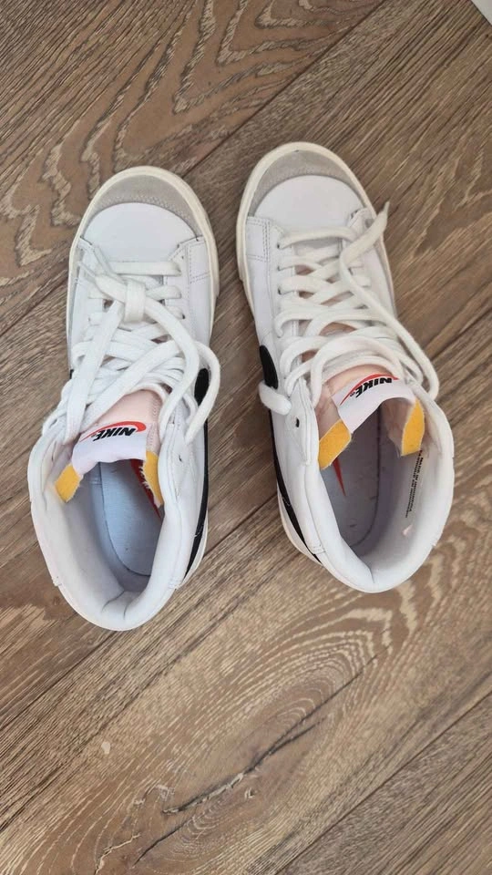 Nike women's shoes size 6.5 - photo 2