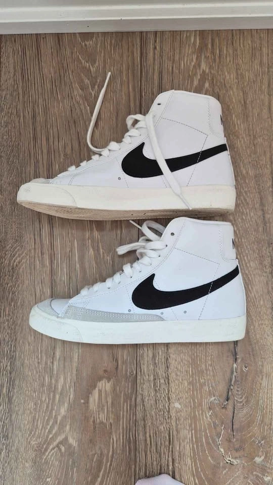 Nike women's shoes size 6.5 - photo 3