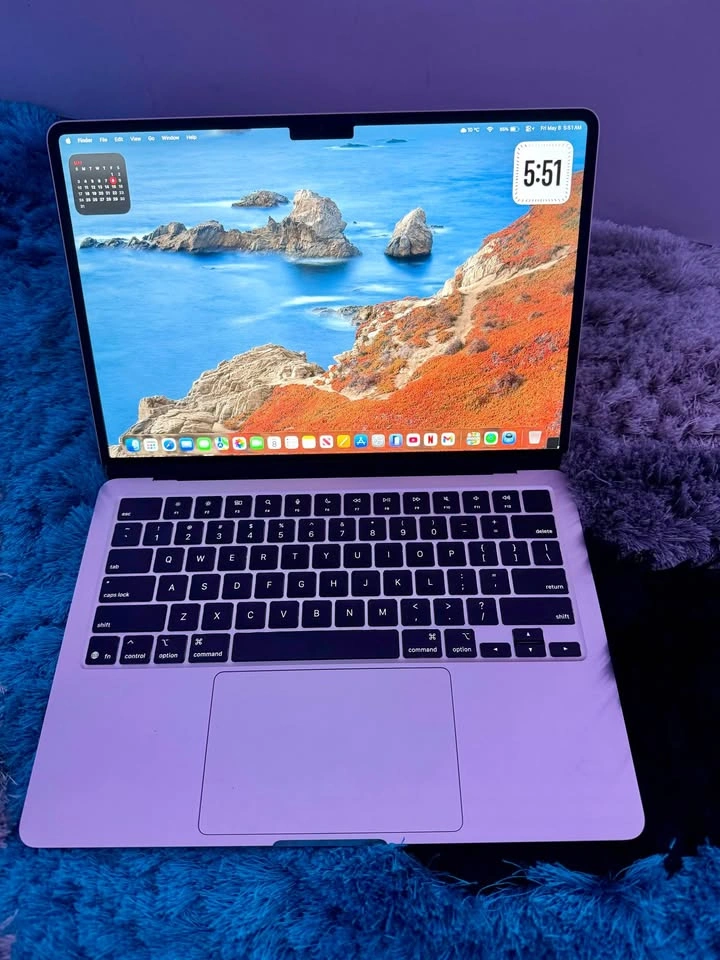 MacBook Air 13” M4 (2025) – Like New - photo 2
