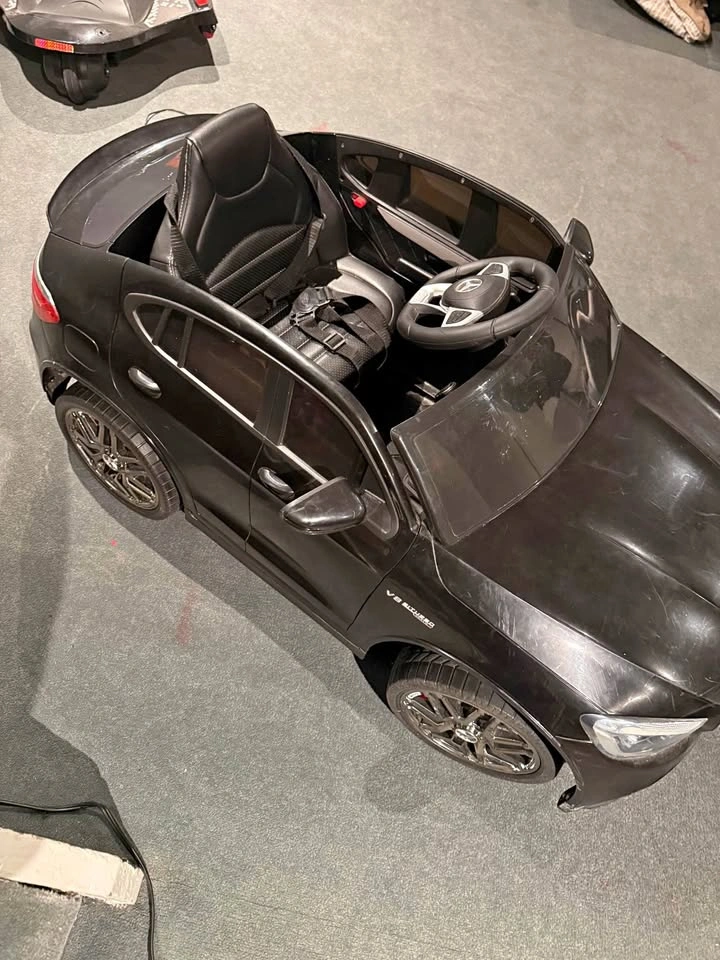 Kids car Mercedes Benz