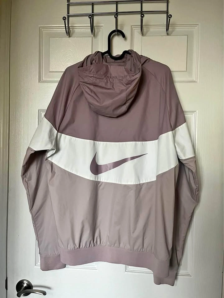 NIKE WINDBREAKER PERFECT CONDITION (L)