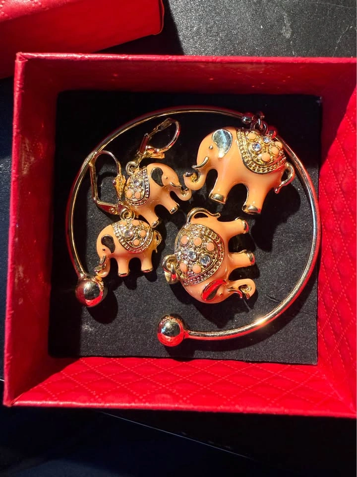 Brand New 3-Piece Gold-Plated Elephant Jewelry Set 🐘✨ - photo 2