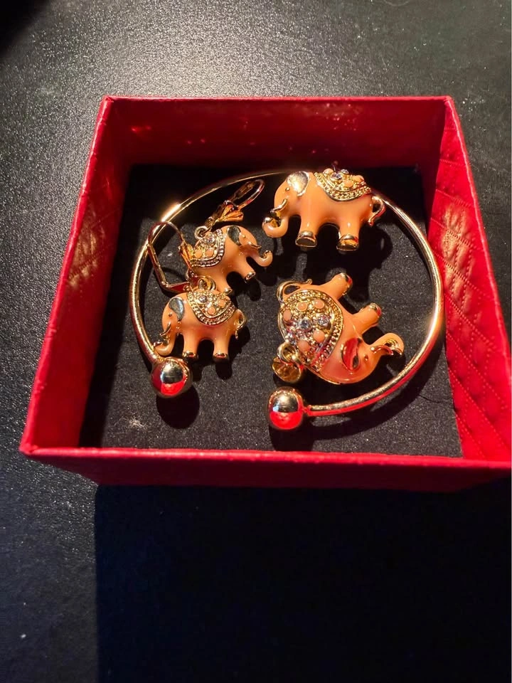 Brand New 3-Piece Gold-Plated Elephant Jewelry Set 🐘✨ - photo 3