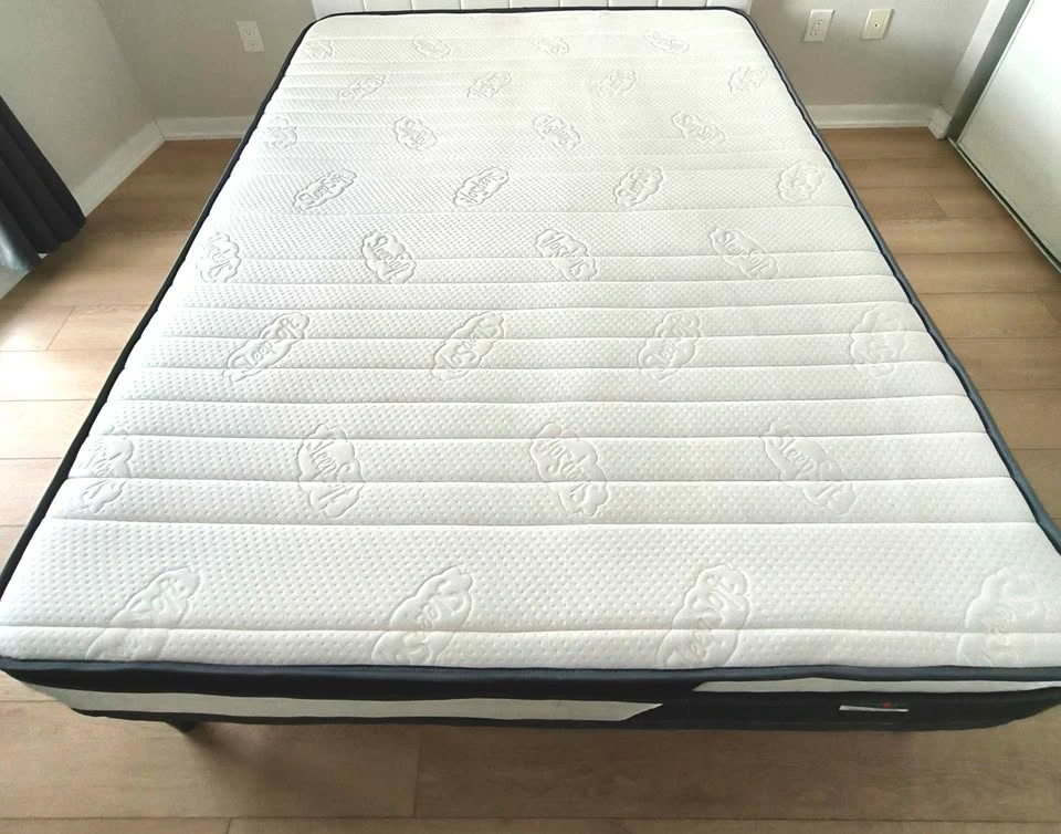 Queen Size Mattress (10 inch) - photo 2