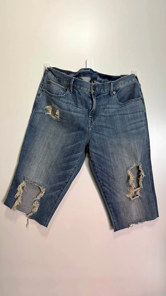 NWT True Religion "Cameron" Slim Boyfriend Shorts