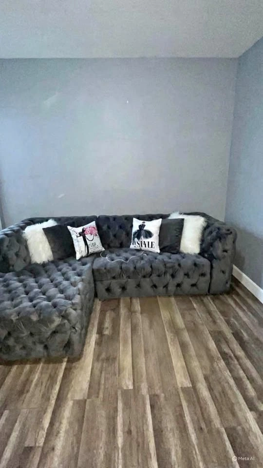 Luxury Tufted L-Shaped Sectional Sofa – Modern Glam Design