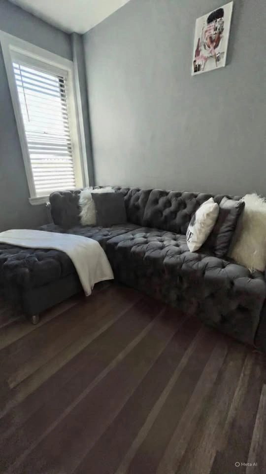 Luxury Tufted L-Shaped Sectional Sofa – Modern Glam Design - photo 2