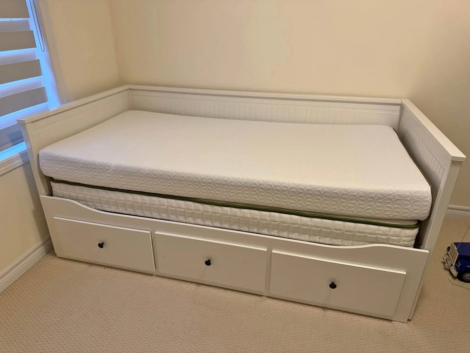 IKEA HEMNES Daybed + 2 Mattresses (Twin to Double)