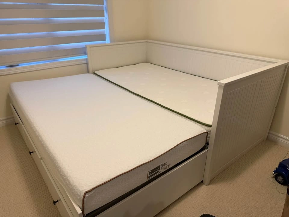IKEA HEMNES Daybed + 2 Mattresses (Twin to Double) - photo 2