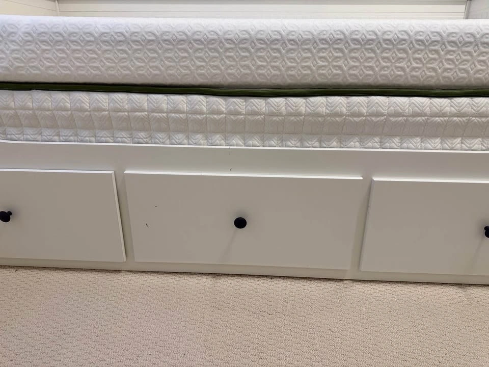 IKEA HEMNES Daybed + 2 Mattresses (Twin to Double) - photo 3