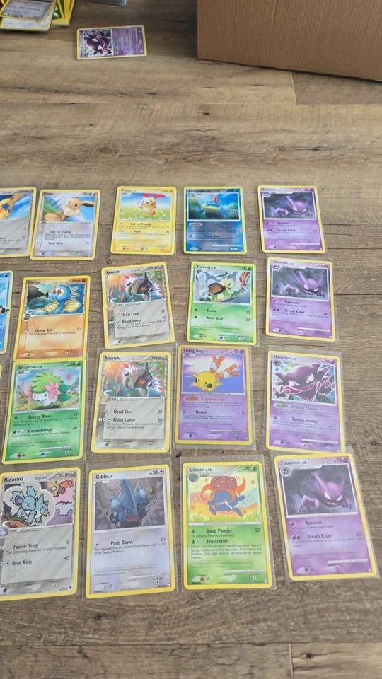 Pokemon Card Lot Pikachu Eevee - photo 3