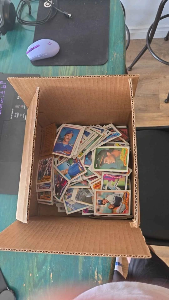 Big Box of Vintage Baseball Cards - photo 2