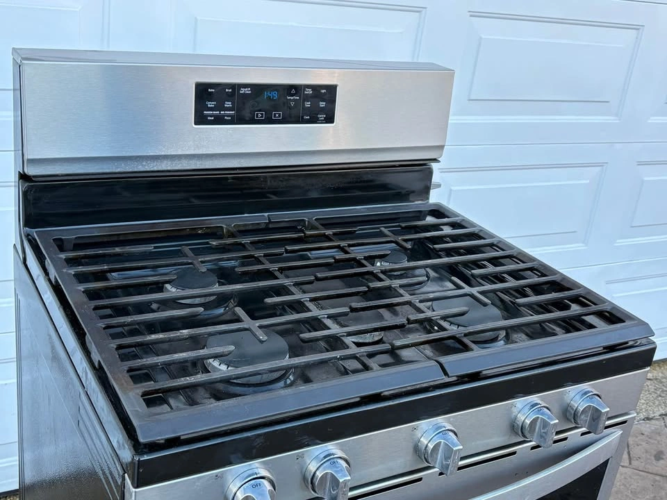 Whirlpool Gas Range – Stainless, Serviced, Quality Build - photo 3