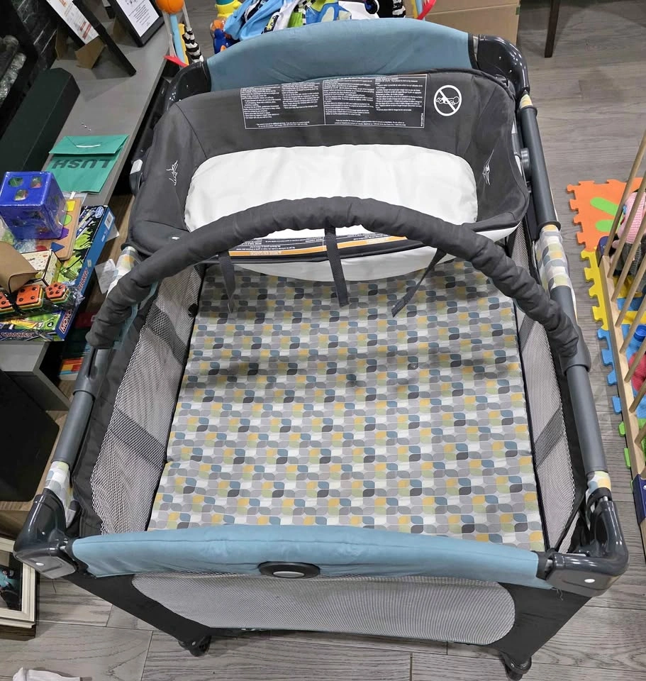 Graco Pack 'n Play with Changer