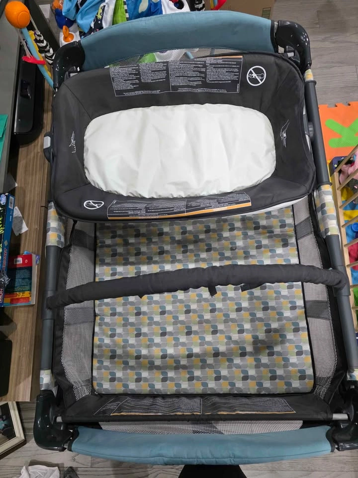 Graco Pack 'n Play with Changer - photo 2