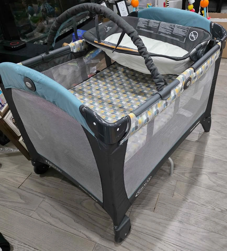 Graco Pack 'n Play with Changer - photo 3