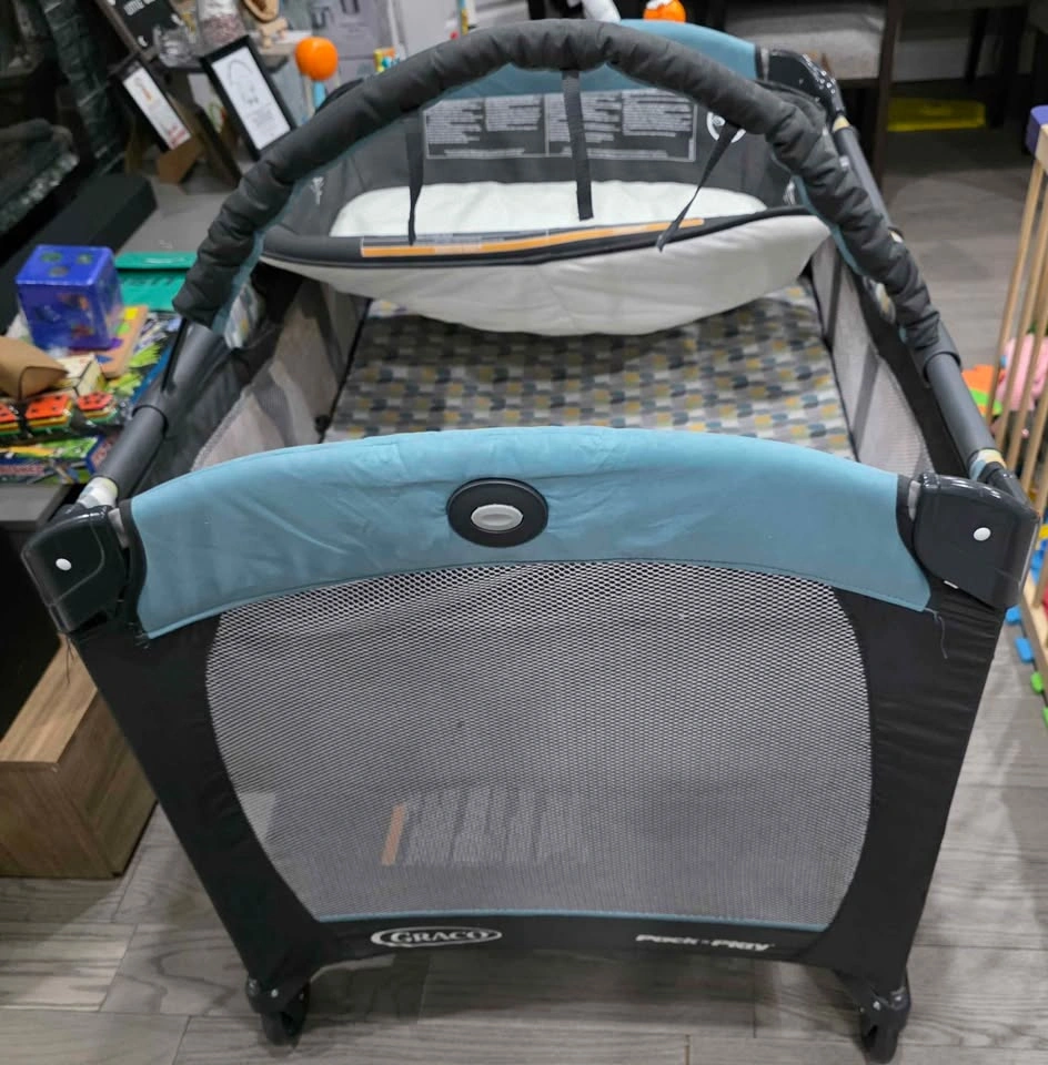 Graco Pack 'n Play with Changer - photo 4