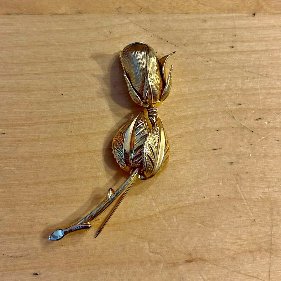 Vintage Giovanni Gold Tone Rose Brooch/Pin