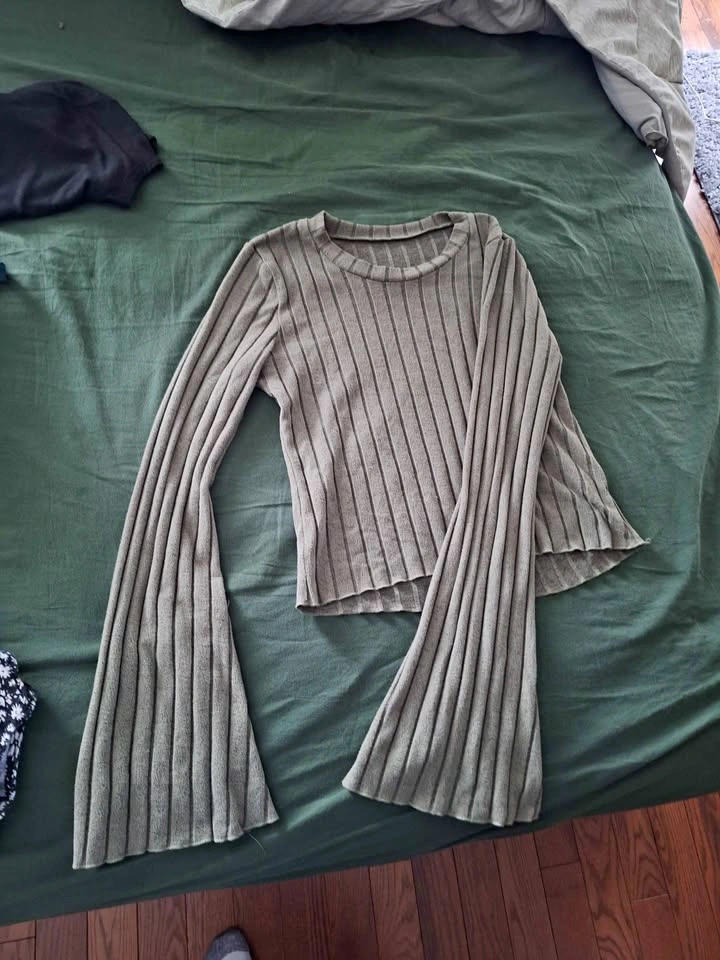 Green Long Sleeve Woman's Top