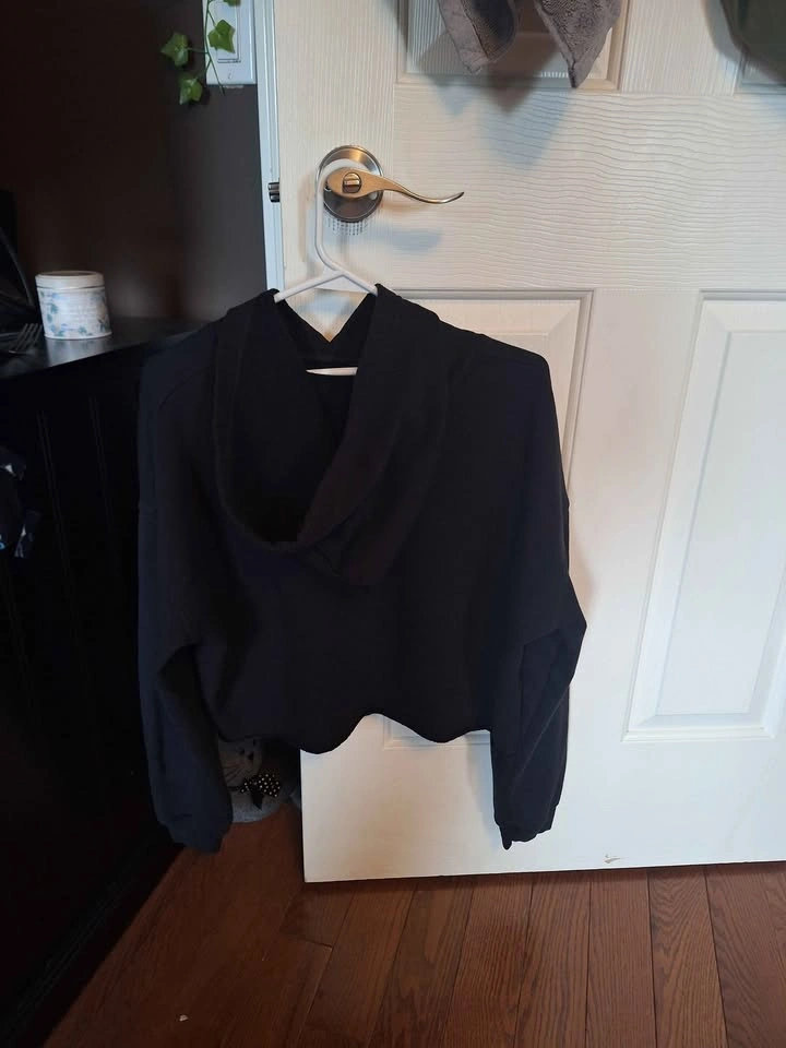 Black Cropped Koocanusa Hoodie - photo 2