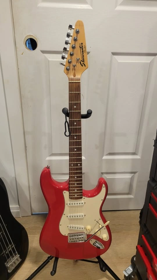 $270 Fender Starcaster Electric Guitar - Dakota Red - photo 2