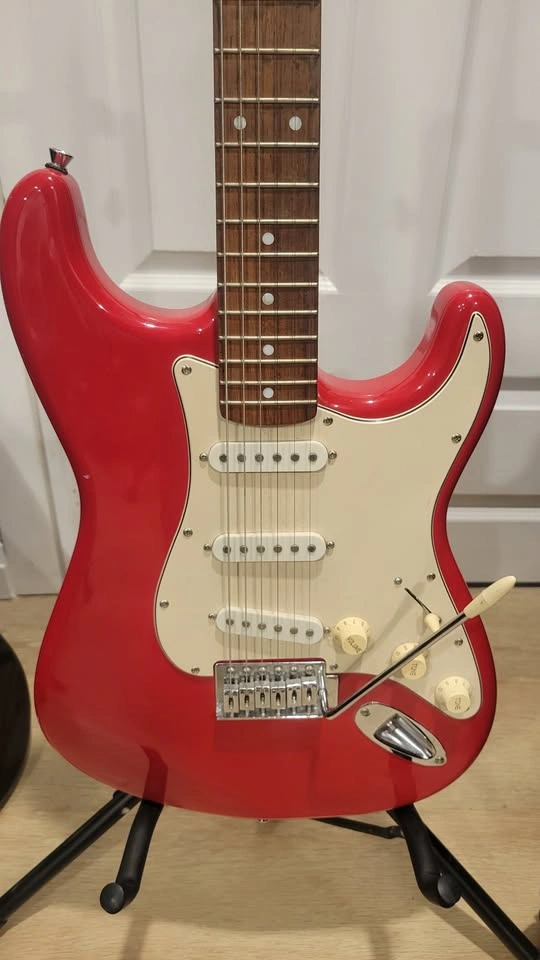 $270 Fender Starcaster Electric Guitar - Dakota Red - photo 3