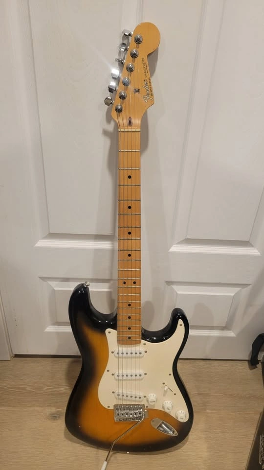$800 Fender Stratocaster Electric Guitar - Made in Mexico - Two- - photo 2