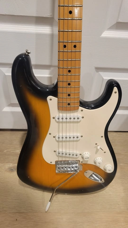$800 Fender Stratocaster Electric Guitar - Made in Mexico - Two- - photo 3