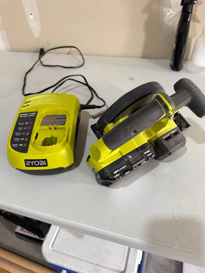 RYOBI 18V ONE+ Cordless Circular Saw Kit w/ 1.5 Ah Battery & Cha - photo 2