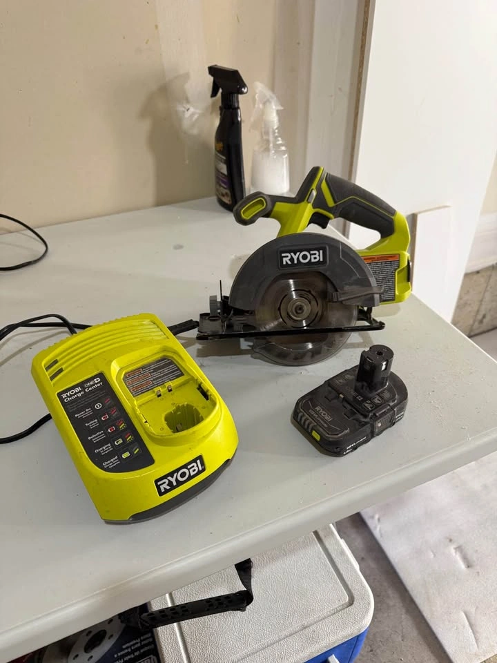 RYOBI 18V ONE+ Cordless Circular Saw Kit w/ 1.5 Ah Battery & Cha - photo 3
