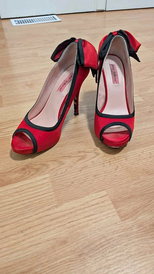 Betsey Johnson Red Peep Toe Bow Heels 9.5M