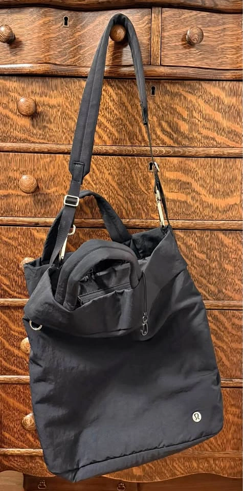 Lululemon On My Level Tote Bag 19L - Black/Gold