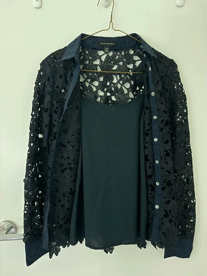 Banana Republic Floral Lace Button-Down Shirt Size XS - photo 4