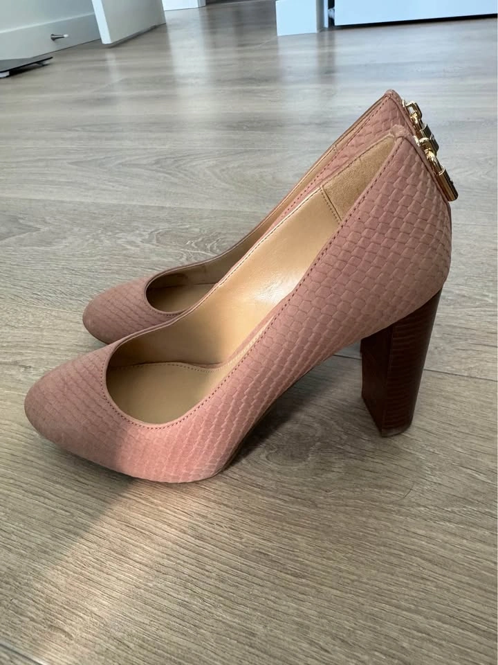 Michael Kors Pink Snakeskin Block Heel Pumps Size 6 - photo 2