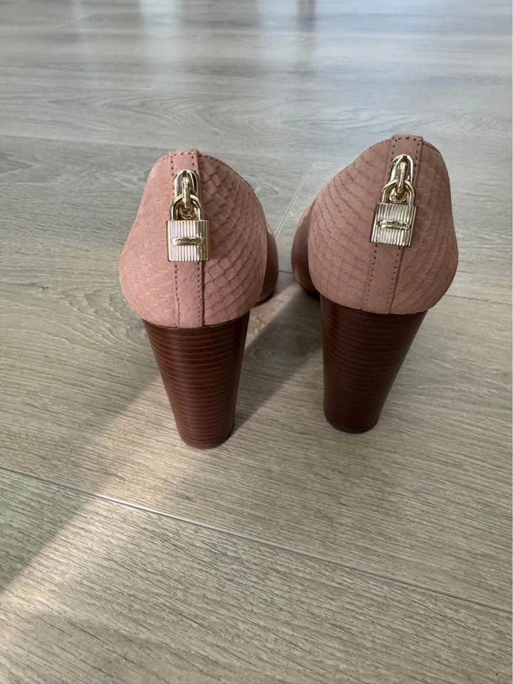 Michael Kors Pink Snakeskin Block Heel Pumps Size 6 - photo 3