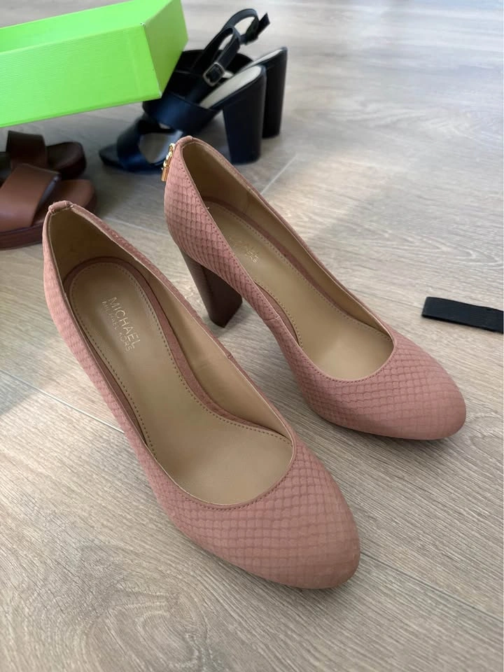 Michael Kors Pink Snakeskin Block Heel Pumps Size 6 - photo 4