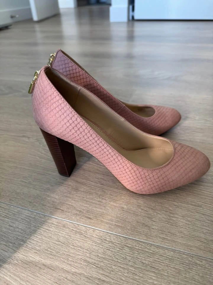 Michael Kors Pink Snakeskin Block Heel Pumps Size 6 - photo 5