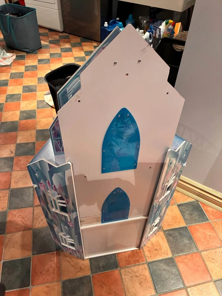 Frozen Dollhouse / Castle - photo 5
