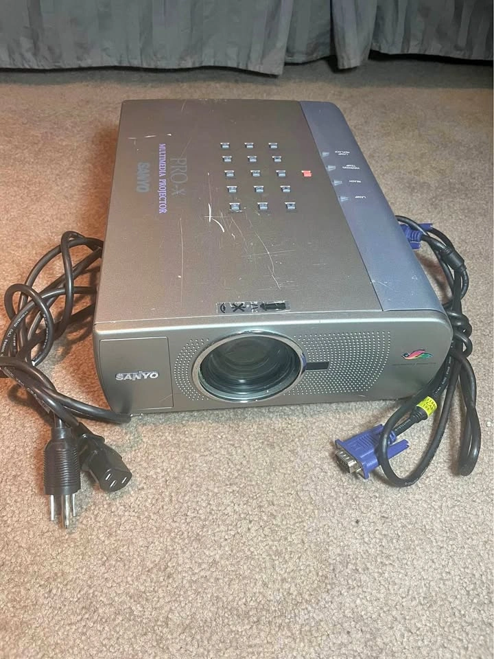 Sanyo Pro X Multimedia Portable Projector PLC-SU20N TESTED Worki