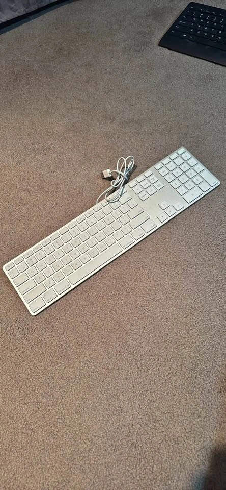 Apple Wired Keyboard A1243 with Numeric Keypad