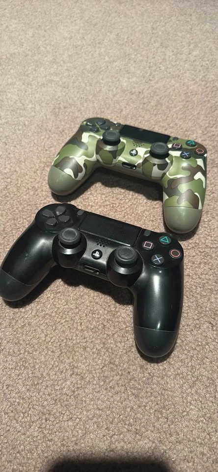 6 PS4 Games & DualShock 4 Controllers - photo 2