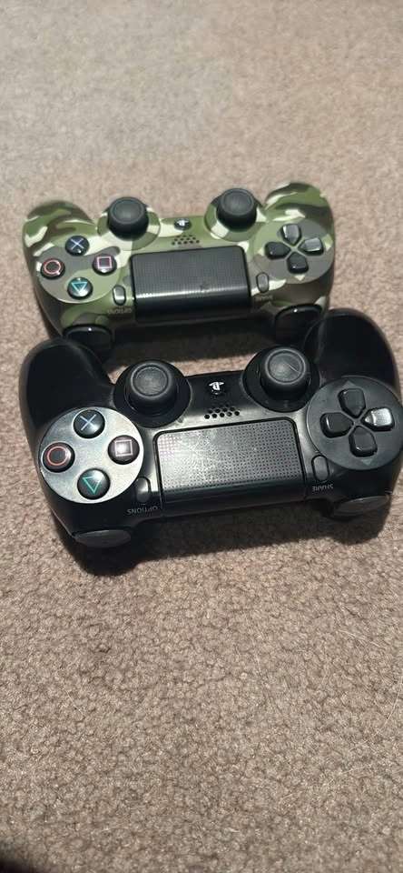 6 PS4 Games & DualShock 4 Controllers - photo 3