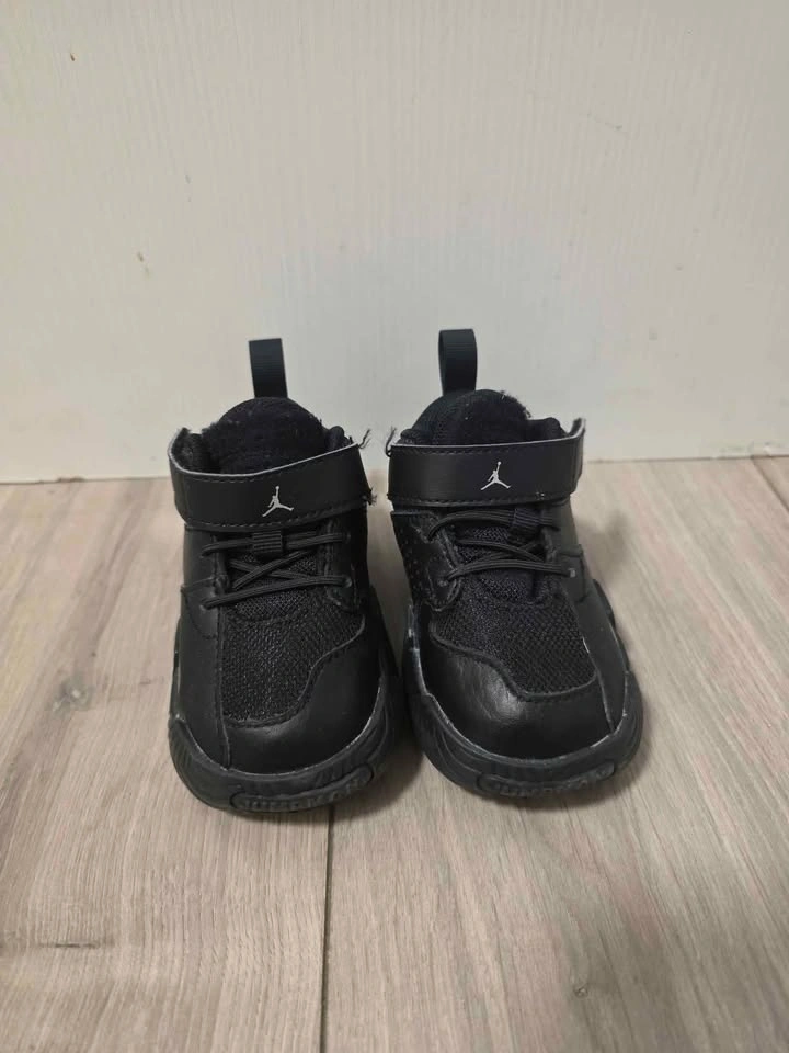 Baby Jordan sneakers (Size 4C) - photo 2