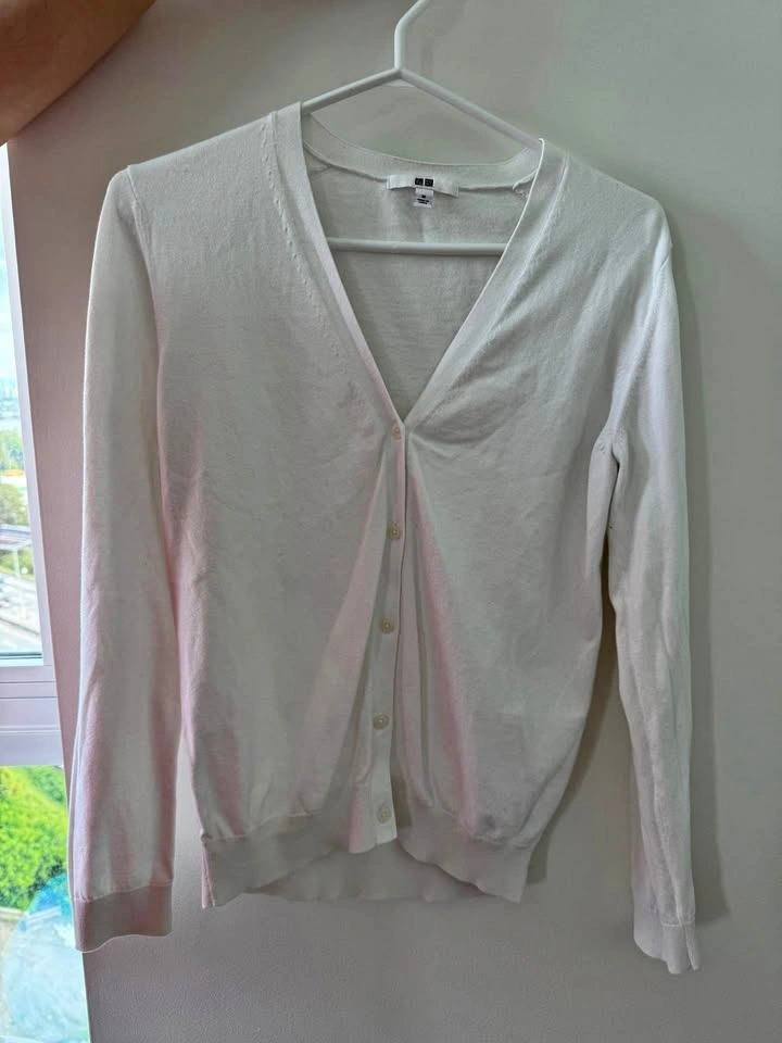 Uniqlo White Cotton V-Neck Cardigan Size M