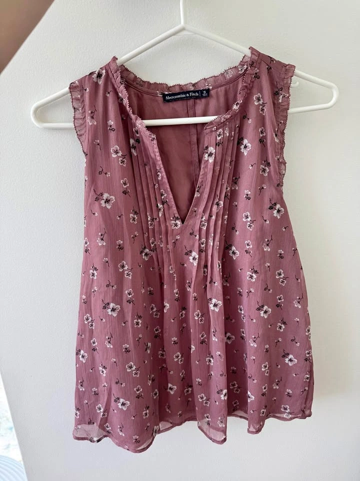 Abercrombie & Fitch Floral Sleeveless Blouse Size S