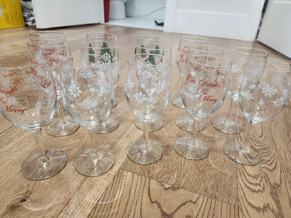 14 Christmas Wine Glasses - 8oz - photo 2