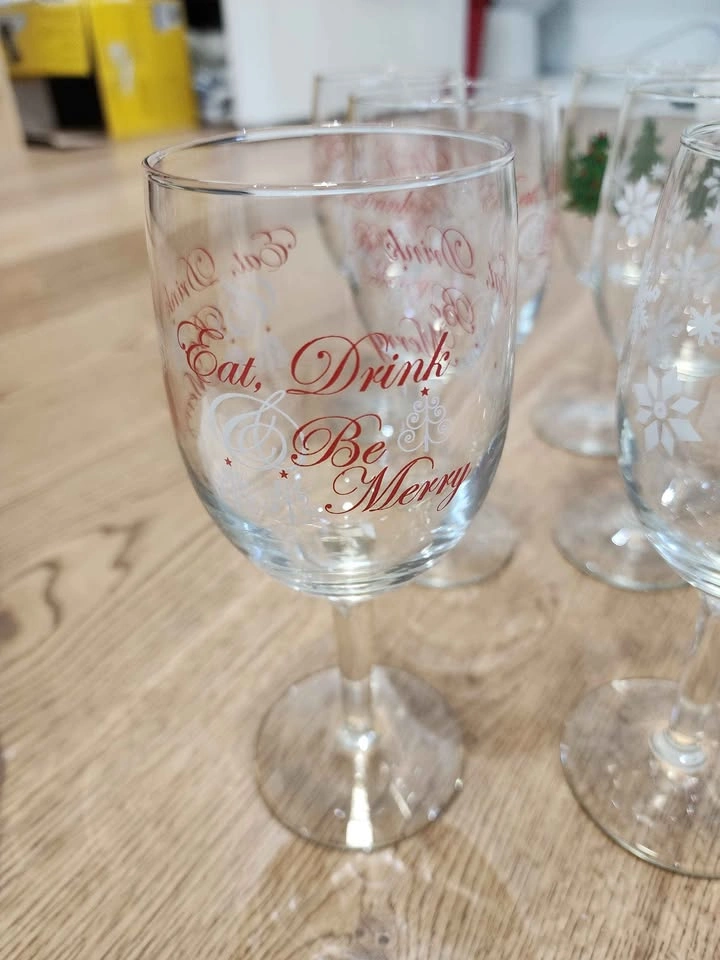 14 Christmas Wine Glasses - 8oz - photo 3
