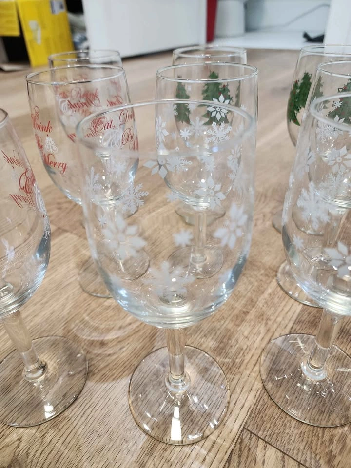 14 Christmas Wine Glasses - 8oz - photo 4