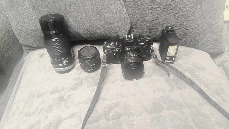 Canon AE-1 35mm Film Camera Full Kit - 3 Lenses + Flash - photo 2