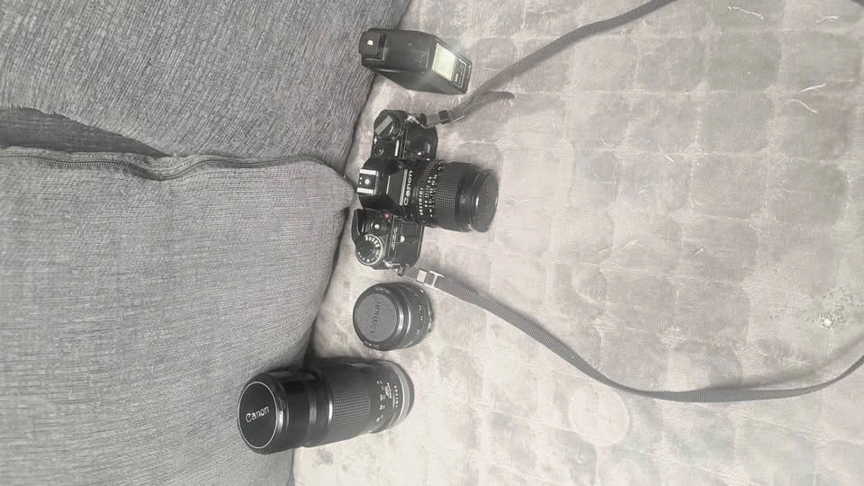 Canon AE-1 35mm Film Camera Full Kit - 3 Lenses + Flash - photo 3